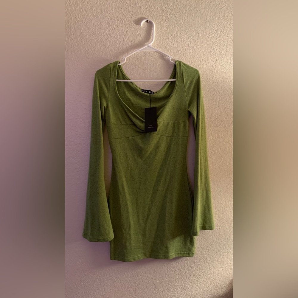 Green long sleeve dress